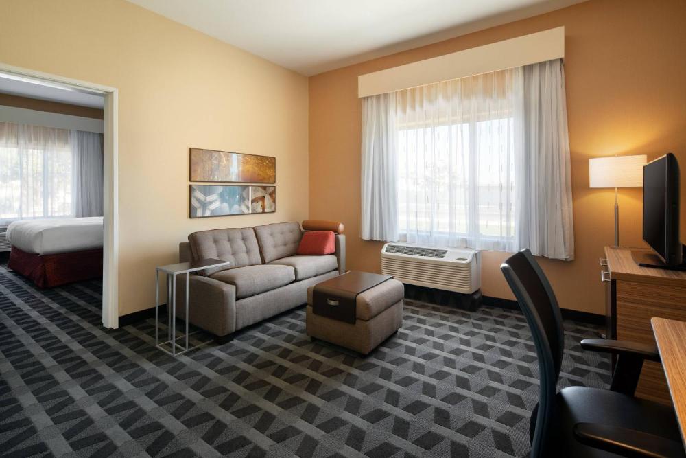 1 Bedroom Suite, 1 King, Sofa bed interior